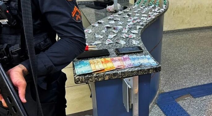 Dois suspeitos são detidos por tráfico de drogas em Barra do Piraí