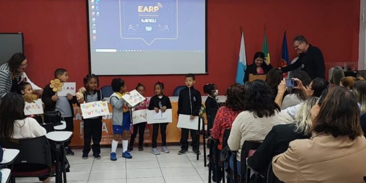 Combate ao abuso e exploração sexual de crianças e adolescentes é tema de reunião no MP de Barra do Piraí