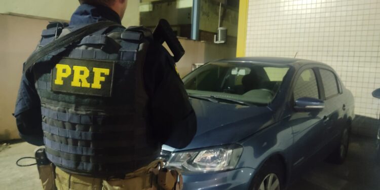 Veículo com registro de apropriação indébita é recuperado pela PRF na Dutra