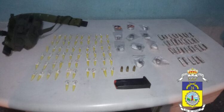 Polícia Militar apreende drogas após confronto com criminosos em Volta Redonda