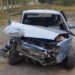 Motorista abandona carro após colidir com caminhão na Lúcio Meira, em Volta Redonda