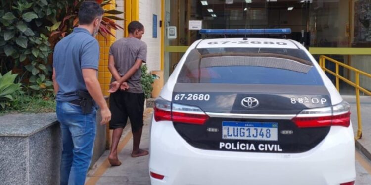 Pedreiro espancado por traficantes é preso suspeito de ameaçar familiares com foice em Barra do Piraí