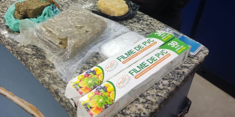 Polícia Militar apreende drogas no Santa Izabel, em Barra Mansa