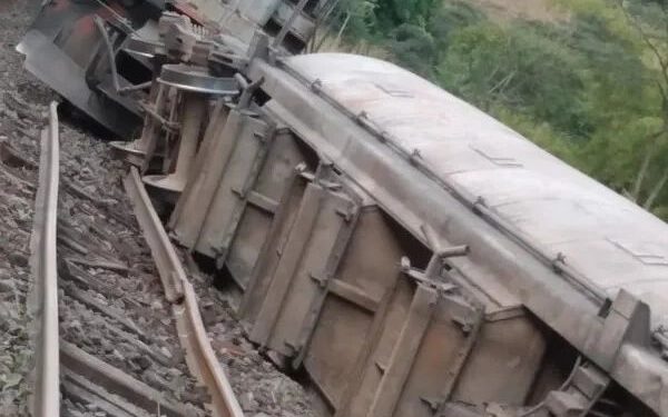 Trem descarrila no Vista Alegre, em Barra Mansa