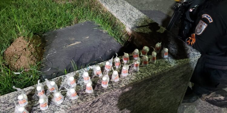 Homem é detido com 24 frascos de “Loló” em Resende