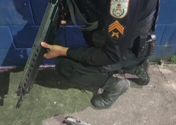 Homem acusado de assalto é preso com moto roubada após perseguição em Resende