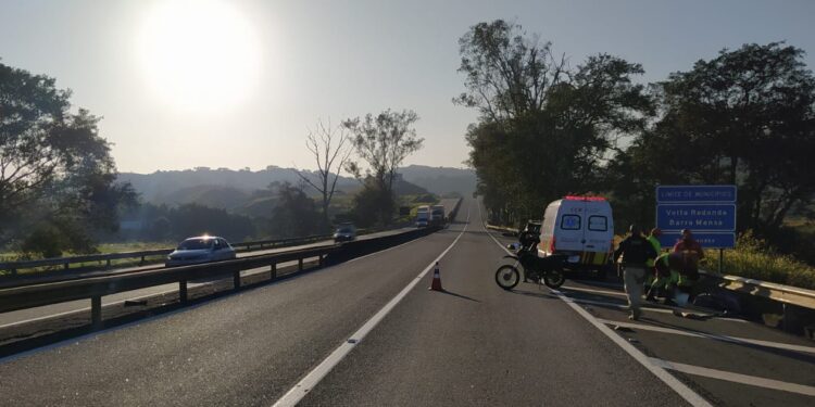 Motociclista morre em acidente na Dutra, em Barra Mansa