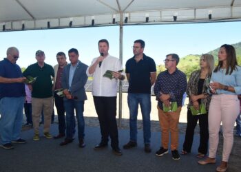 Tutuca lancça Guia do Turismo Rural RJ da Costa Verde