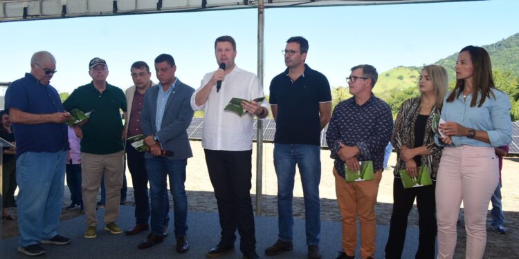 Tutuca lancça Guia do Turismo Rural RJ da Costa Verde