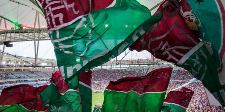 Fluminense mede forças com Bahia, invicto há três jogos no Brasileirão