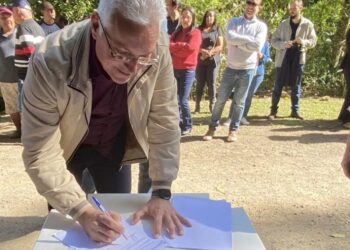 Prefeito de Piraí assina ordem de serviço para obra na Ponte da Serra do Matoso