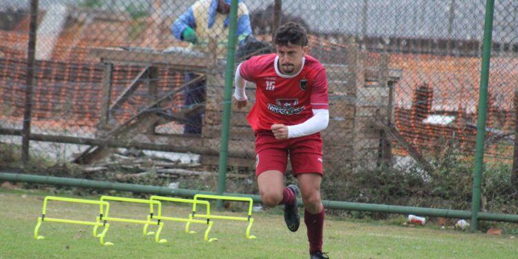 Volta Redonda contrata lateral-esquerdo Sanchez