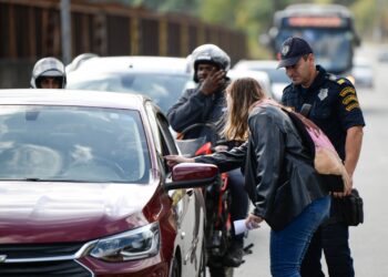 PET leva conscientização a motoristas e pedestres em Barra Mansa