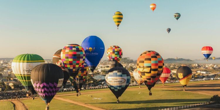 Itatiaia Balloon Festival promete colorir o céu das Agulhas Negras