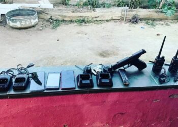 Grupo é detido em posse de arma, munição e drogas em Porto Real