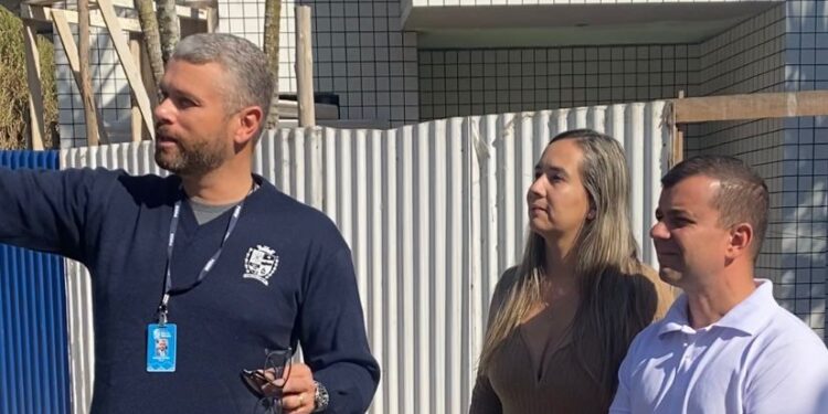 Vereadora Rayane celebra reforma do posto de saúde no Roselândia, em Barra Mansa