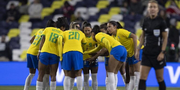 Seleção feminina encara China em jogo-treino antes da Copa