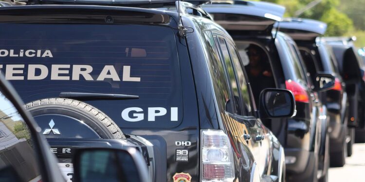 PF faz ação contra suspeitos de aliciar menores para Estado Islâmico