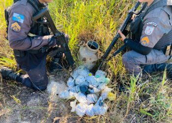 Polícia Militar apreende mais de mil pinos de cocaína em Resende