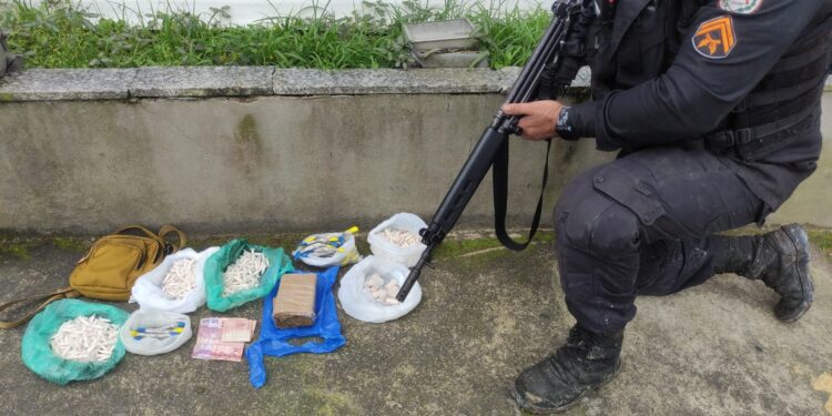 Polícia Militar apreende drogas em Angra com auxílio do Disque Denúncia