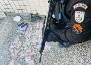 Polícia Militar apreende 1,5 kg de pasta base e mais de 600 pinos de cocaína em Paraty