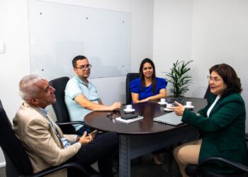 Reitora do UniFOA se reúne com secretário de Educação de Barra Mansa para alinhar parcerias
