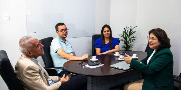 Reitora do UniFOA se reúne com secretário de Educação de Barra Mansa para alinhar parcerias