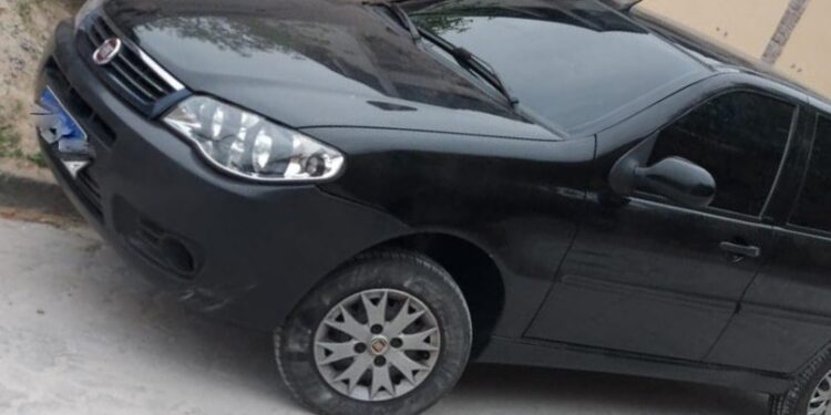 Polícia Militar recupera em Barra Mansa carro roubado em Volta Redonda