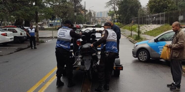 Moto sem placa é apreendida em Volta Redonda