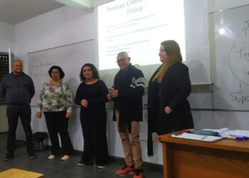 Pais de ex-aluna do Pré-vestibular Cidadão aprovada na UFF visitam o MEP