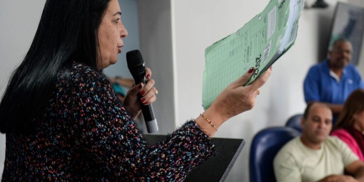 Autores de livro sobre história de BM deixam vereador em situação constrangedora