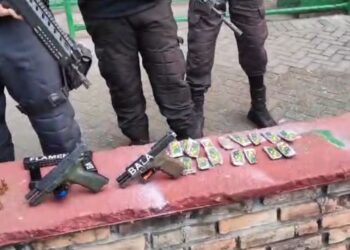 Polícia Militar faz apreensão de drogas e armas na Ilha das Cobras, em Paraty