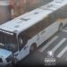 Câmera de segurança flagra acidente entre carro e ônibus em Volta Redonda