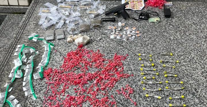 Homem é preso com arma, munição e grande quantidade de drogas em Paraty