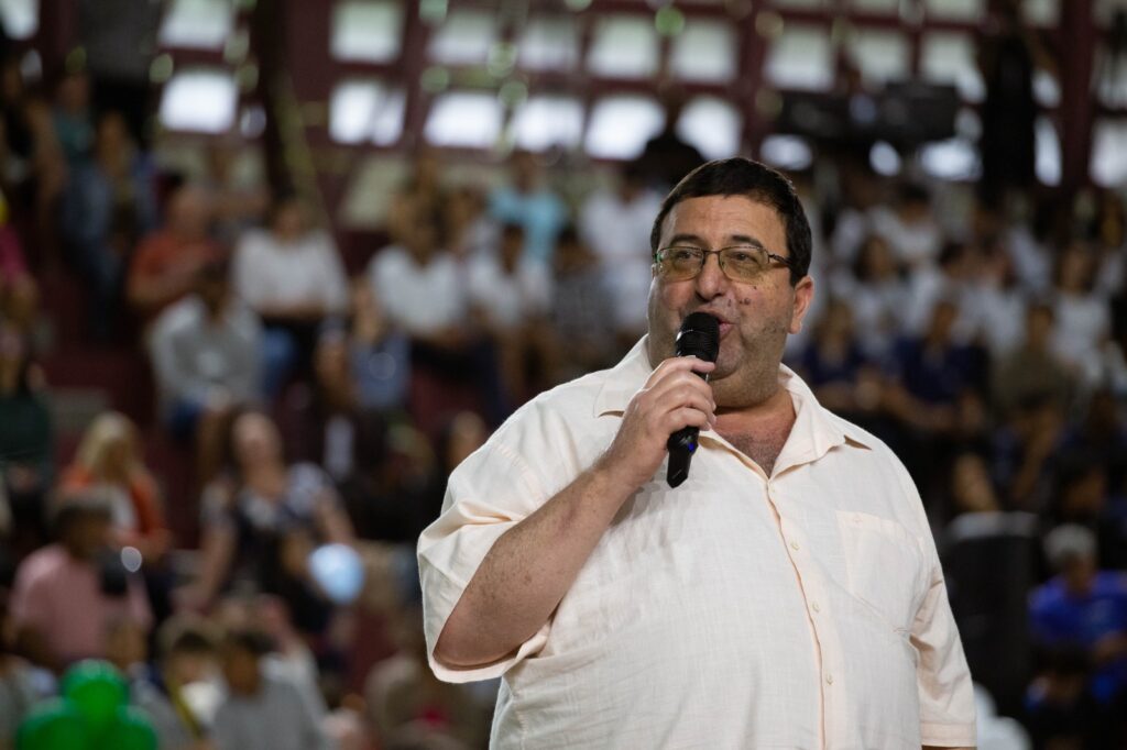 Prefeitura Municipal de Volta Redonda - Jogos Estudantis de Volta Redonda é  aberto com a participação do jogador da Seleção Brasileira de Basquete 3x3  Leandro Discreto