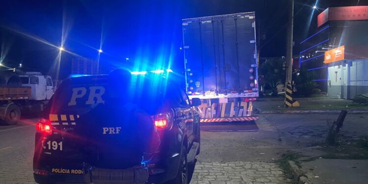 Caminhoneiro com Mandado de Prisão em aberto é preso na Dutra, em Resende