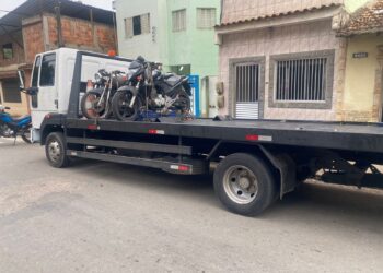 Polícia prende dois homens com mandados de prisão em aberto e apreende motos em Barra Mansa