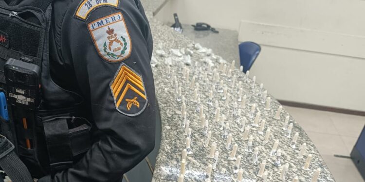 Polícia Militar apreende drogas no Getúlio Vargas, em Barra Mansa