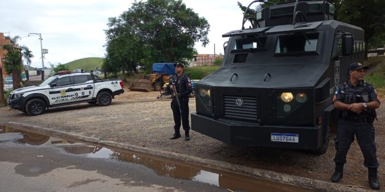 Operação da Polícia Militar contra crimes e roubos de veículo é realizada em Barra do Piraí