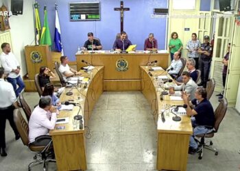 Pedido de impeachment contra prefeito de Barra do Piraí é rejeitado por maioria da Câmara