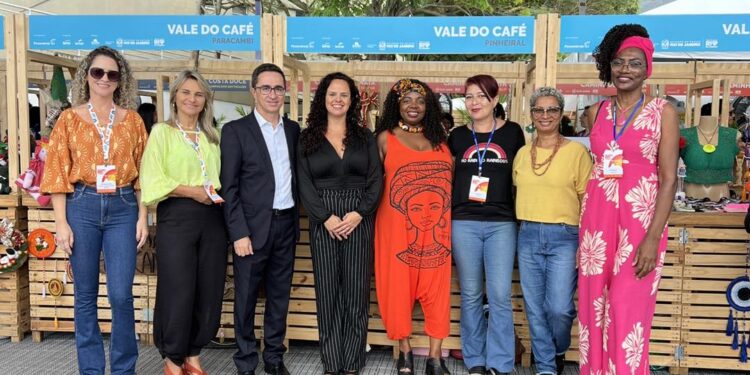 Pinheiral é representado por grupos culturais e artesãos na ExpoRio Turismo