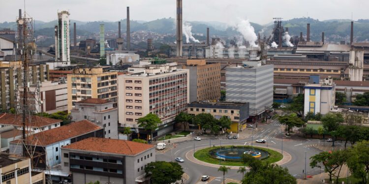 Indústria e Comércio de Volta Redonda puxam alta na geração de empregos