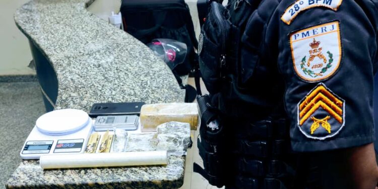 Homem é preso por tráfico de drogas no Boa Sorte, em Barra Mansa