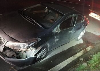 Motorista de veículo de carga foge após causar acidente contra carro de idoso na Dutra, em BM