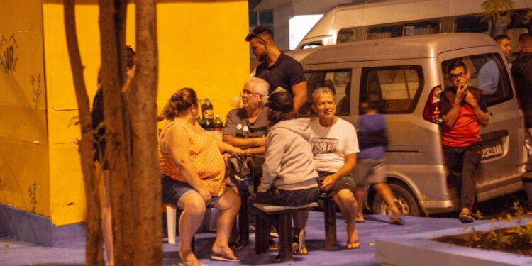 Moradores da Vila Brasília, em Volta Redonda, recebem área de lazer revitalizada