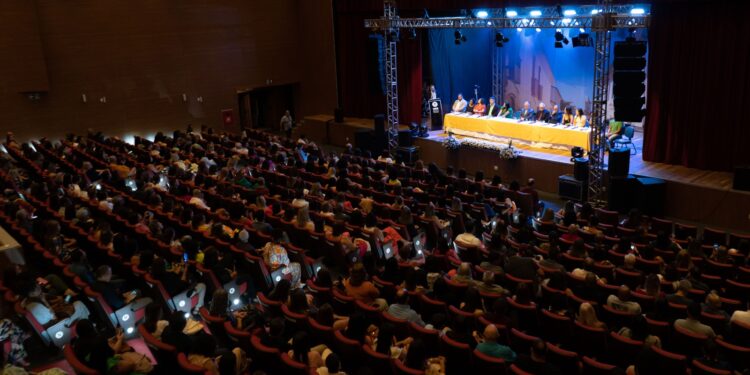 Professores ‘Destaque do Ano’ são premiados em Volta Redonda