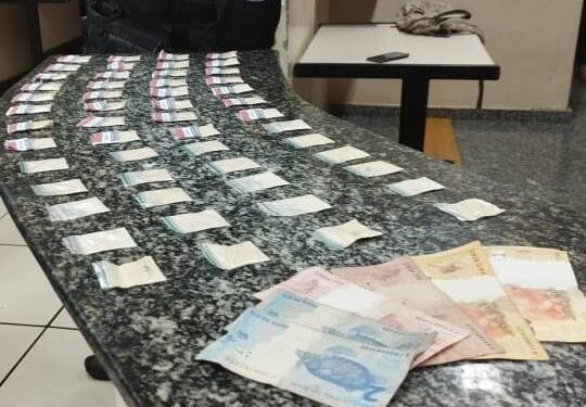 Homem é preso e menor apreendida por tráfico de drogas em Vassouras