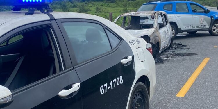Corpo é encontrado carbonizado dentro do carro em Paraty
