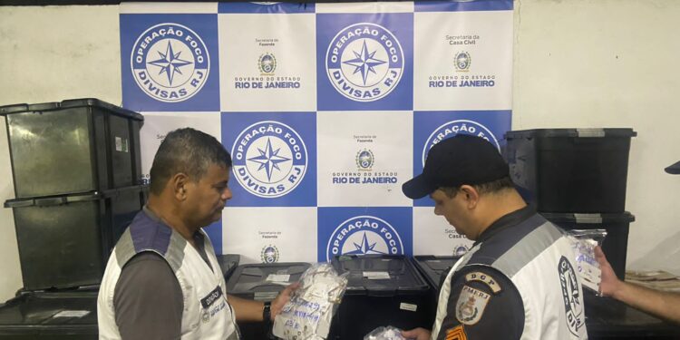 Sefaz e Operação Foco flagram mais de 20 mil semijoias com nota irregular na BR-040, em Levy Gasparian