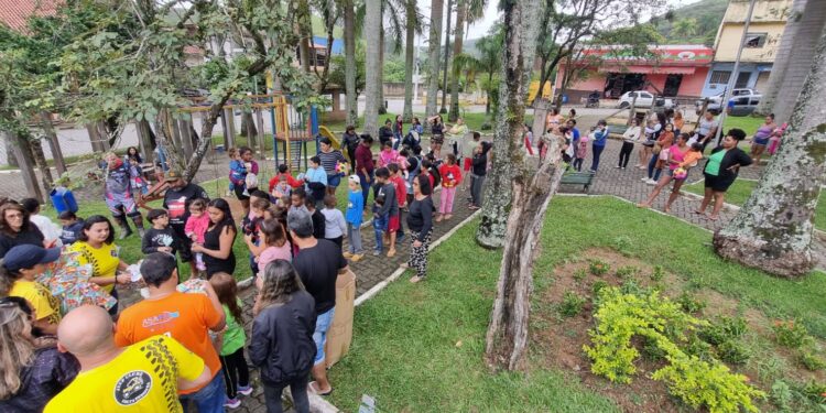 Jeep Clube Volta Redonda realiza tradicional Trilha do Brinquedo e presenteia mais de 100 crianças